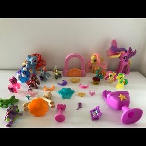 My Little Pony lot G4 and mini's with accessories